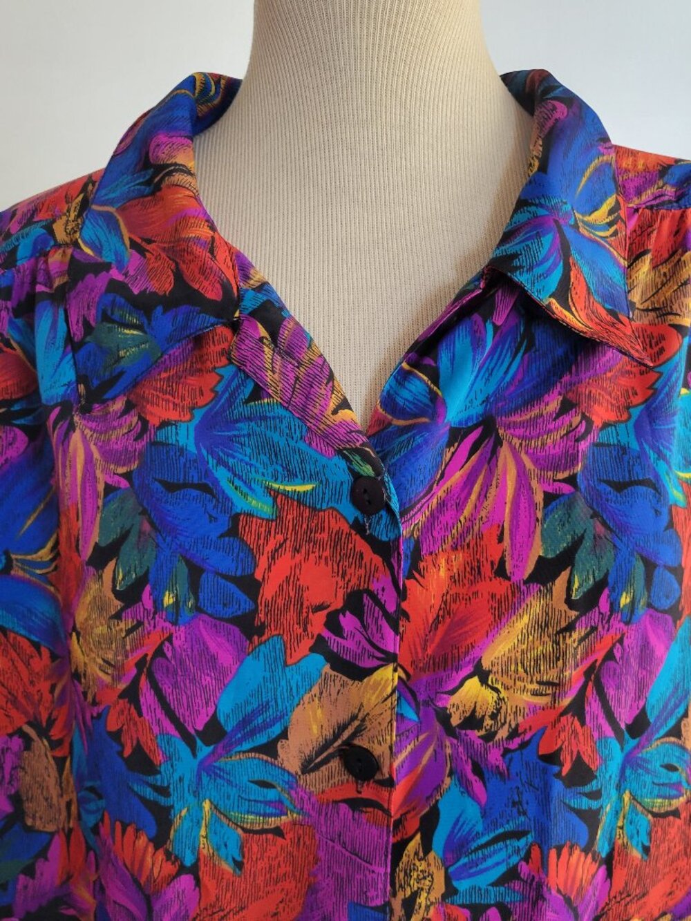 Vintage Design Elements by Impressions Floral Abstract Print Silk Blouse (S:L)